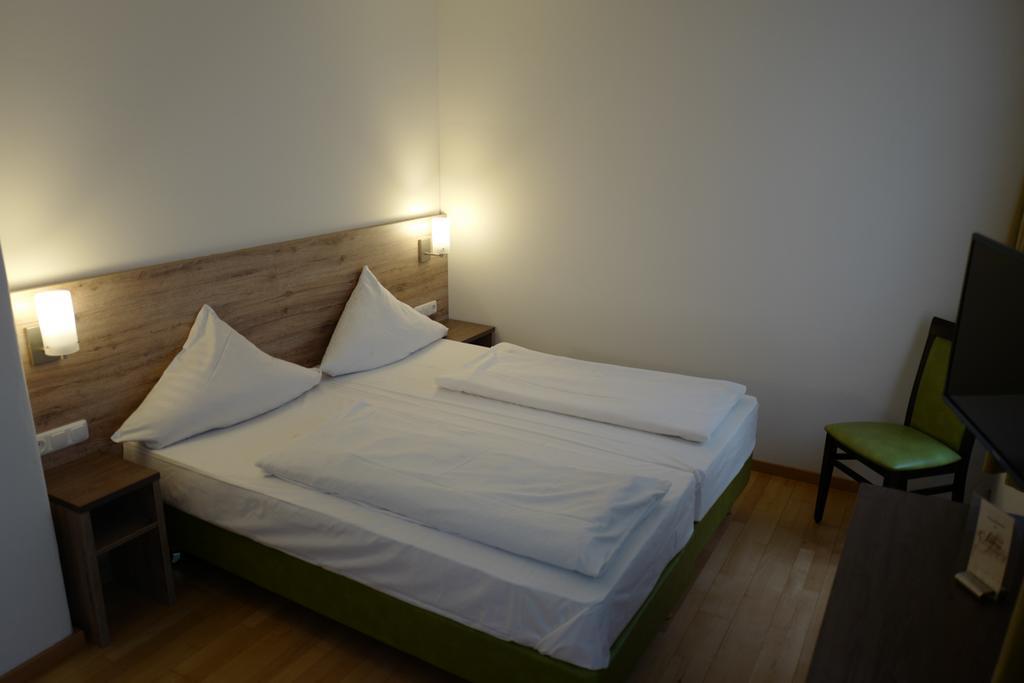 Hotel Stern Gersthofen Kültér fotó